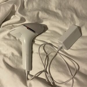 White Hair Removal Device with Charger Philips limes